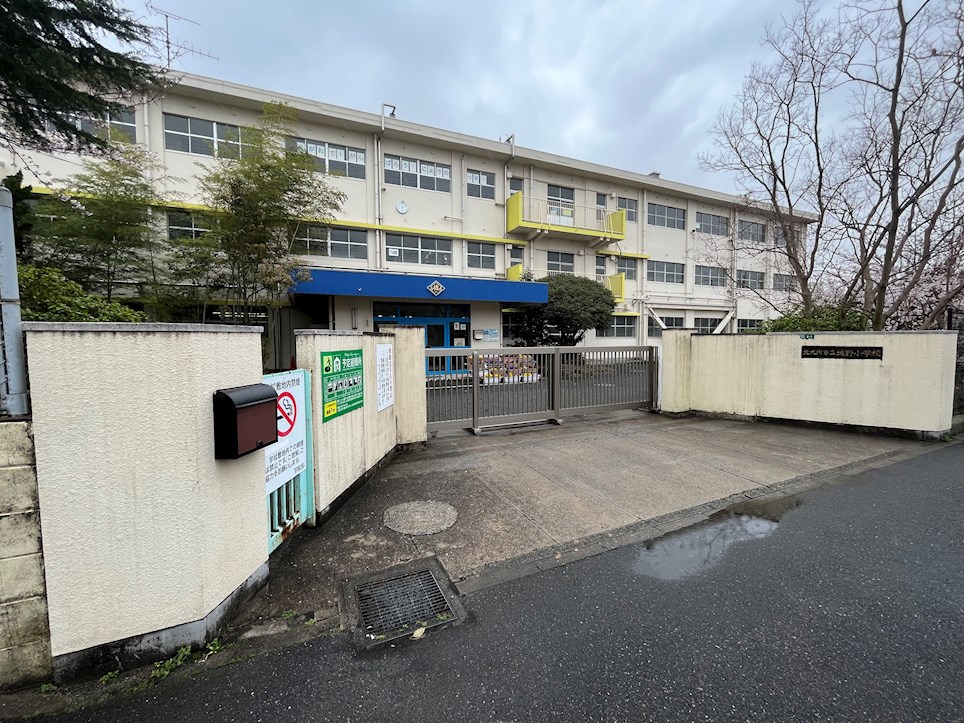 ヴァルト片野駅前（旧オリエンタル片野駅前） 小学校