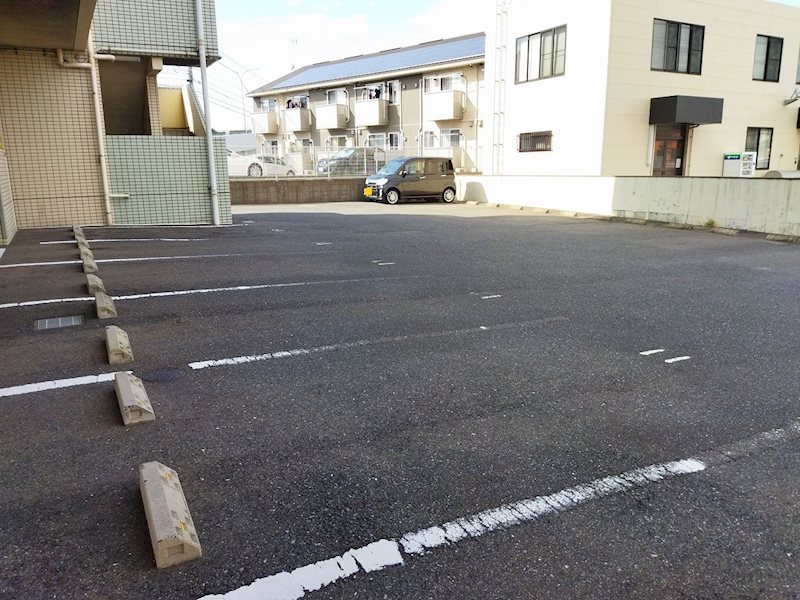 フォーレスト本城Ⅱ 駐車場