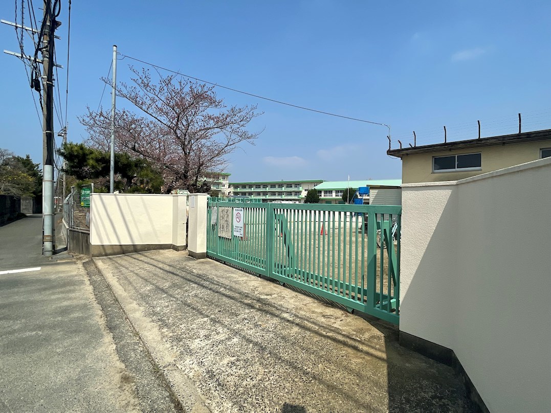 G.シュヴァリエ 小学校