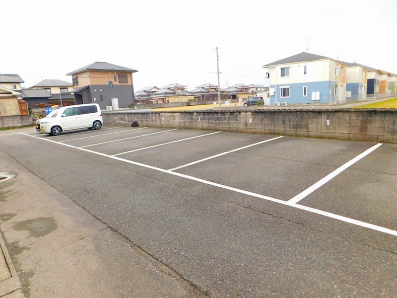 グローヴ行橋C棟 駐車場