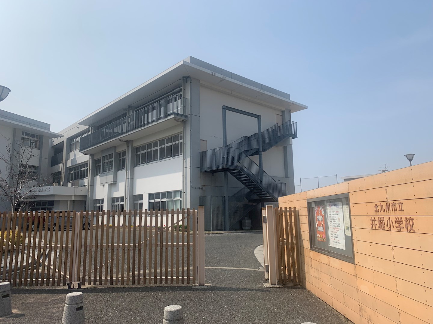下到津マンション 北九州市立井堀小学校