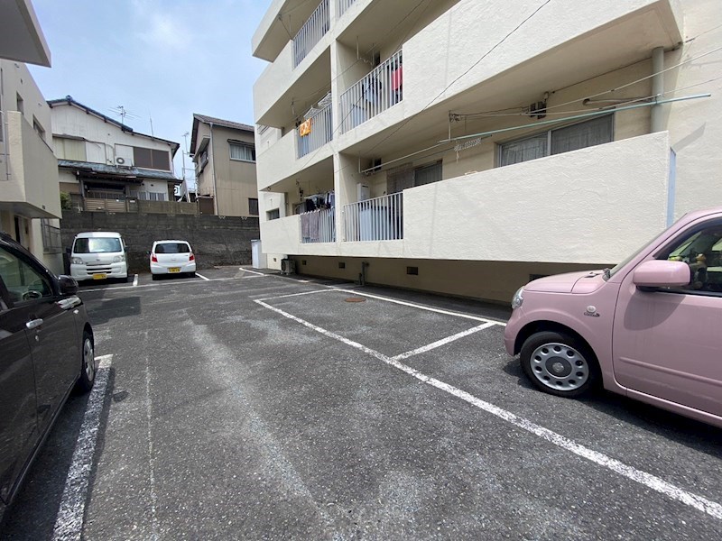 エメラルドマンション泉台 駐車場