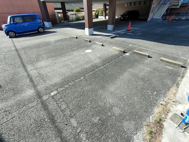 プチメゾン石坪町 駐車場