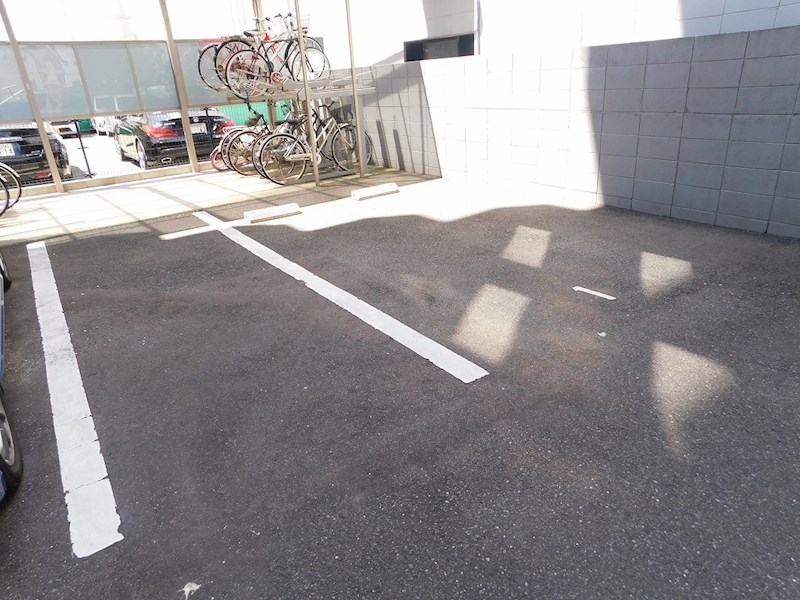 アヴァンセ片野グランデ 駐車場