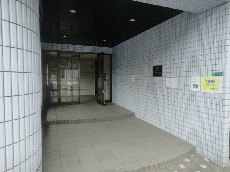 第七泰平ビル エントランス