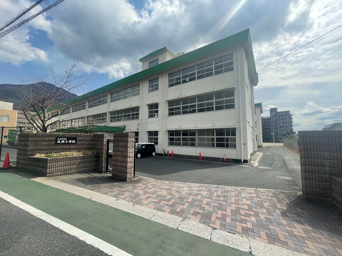 木村ビル（黒原） 北九州市立足原小学校
