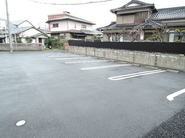 メルヴェーユ下城野 駐車場