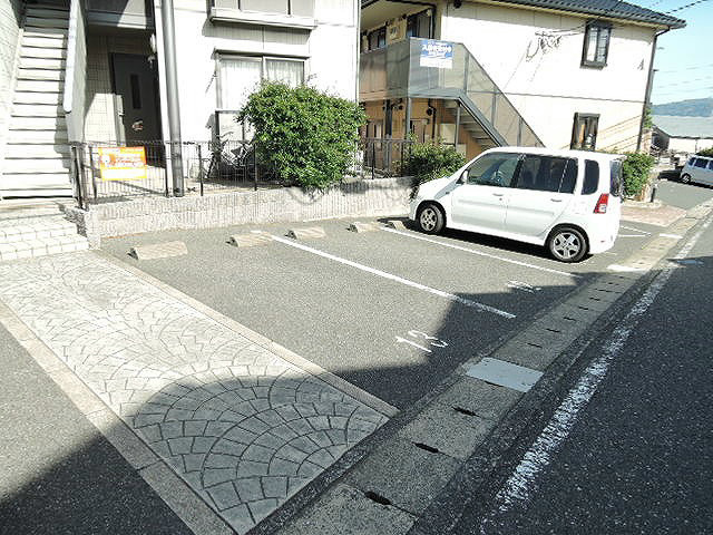 シャトーK安部山B棟 駐車場