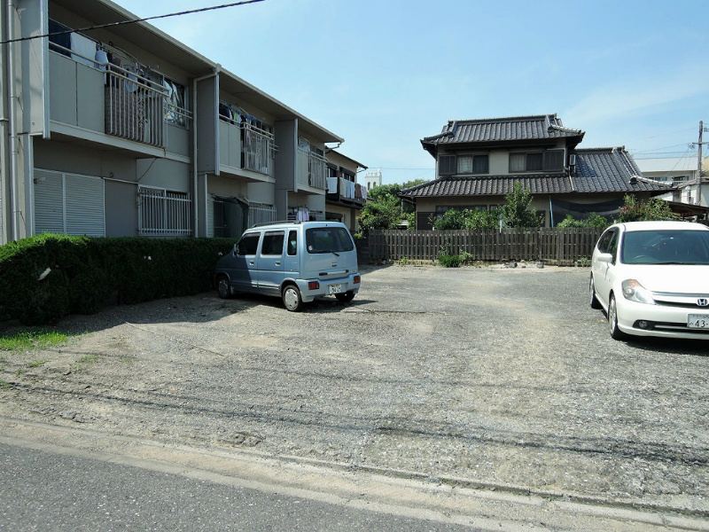 ファミール・ナカガワ 駐車場