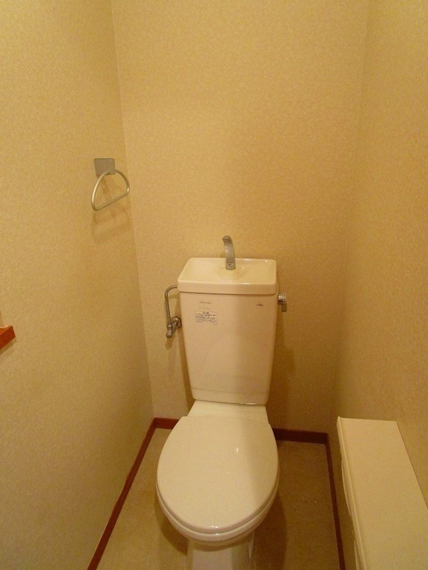 ニューリバー三萩野 トイレ