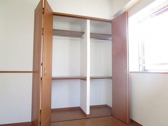 ニューリバー三萩野 収納