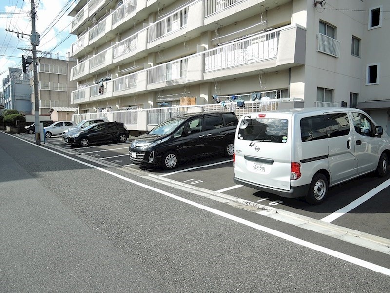 小堺ビル 駐車場