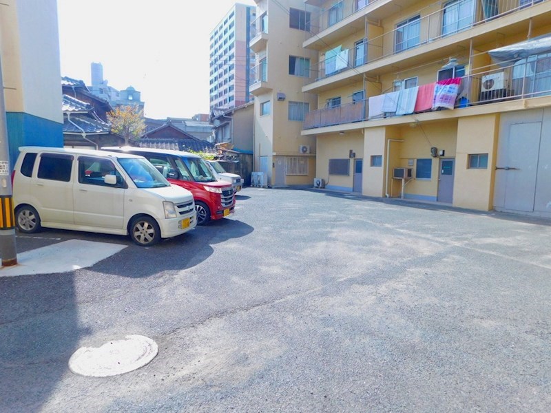 アベニュー片野 駐車場
