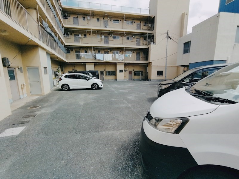 アベニュー片野 駐車場