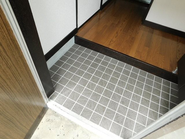奥田五丁目貸家  玄関