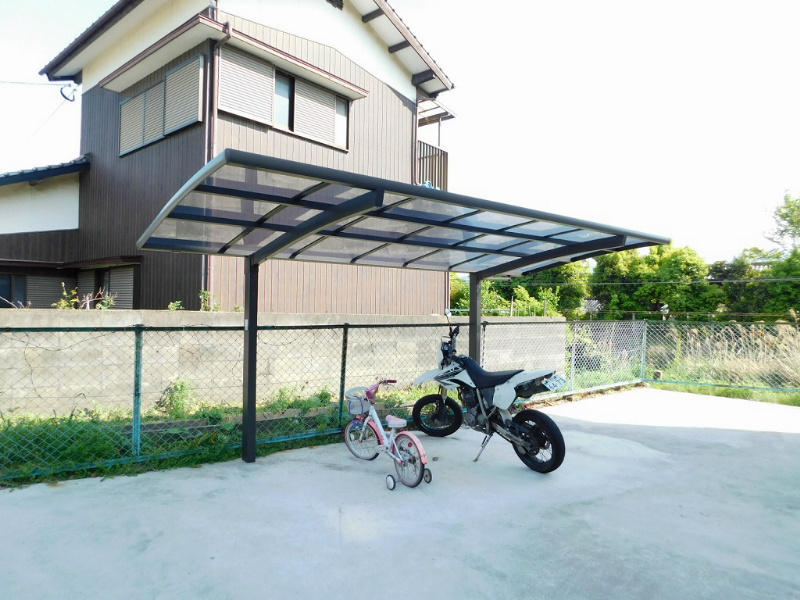 ラナイインA棟 駐車場