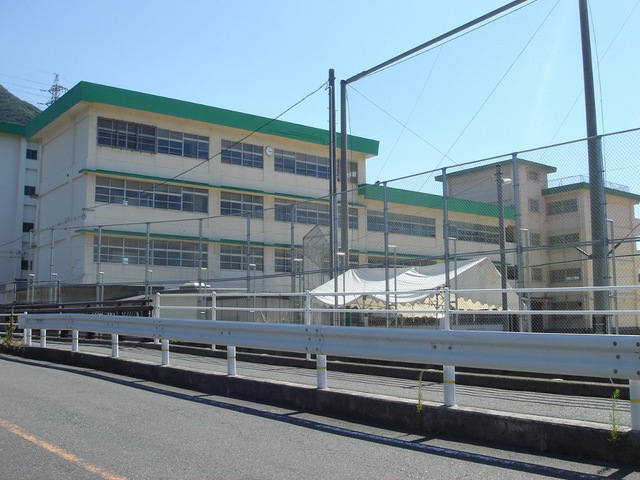 サンラプロ寺内 北九州市立戸ﾉ上中学校