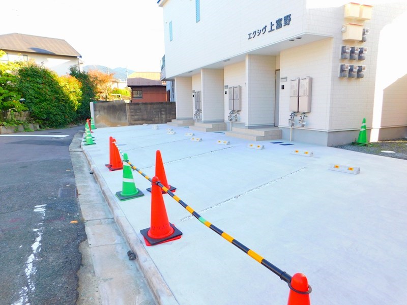 エクシヴ上富野 駐車場