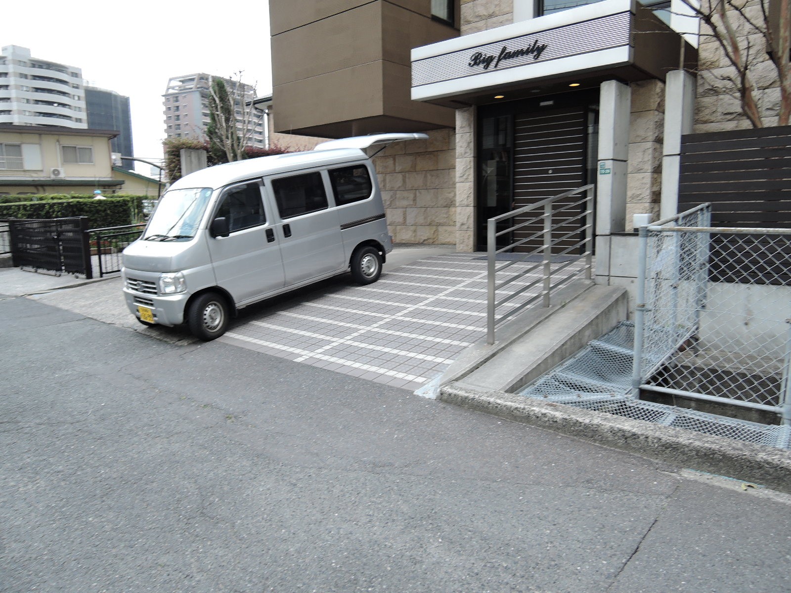 ビッグ・ファミリービル 駐車場