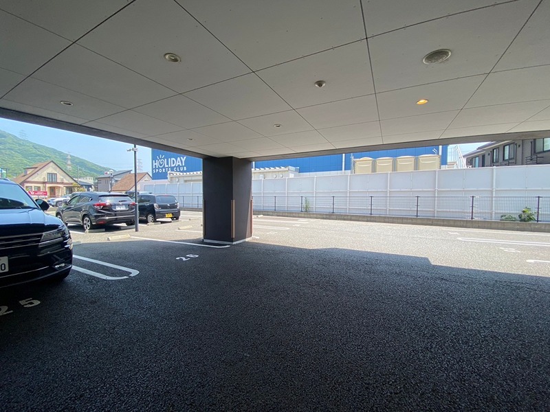 ラフィーネ上葛原 駐車場