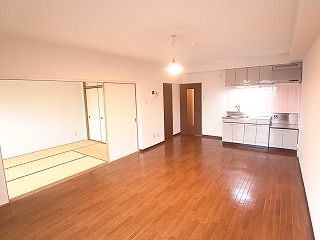 エルスール湯川　参番館 リビング