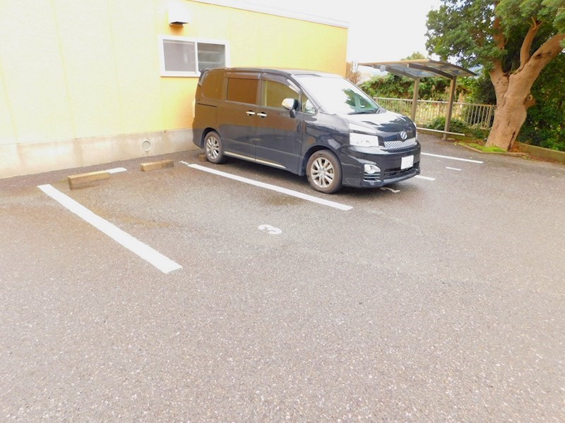 セジュール高松 駐車場