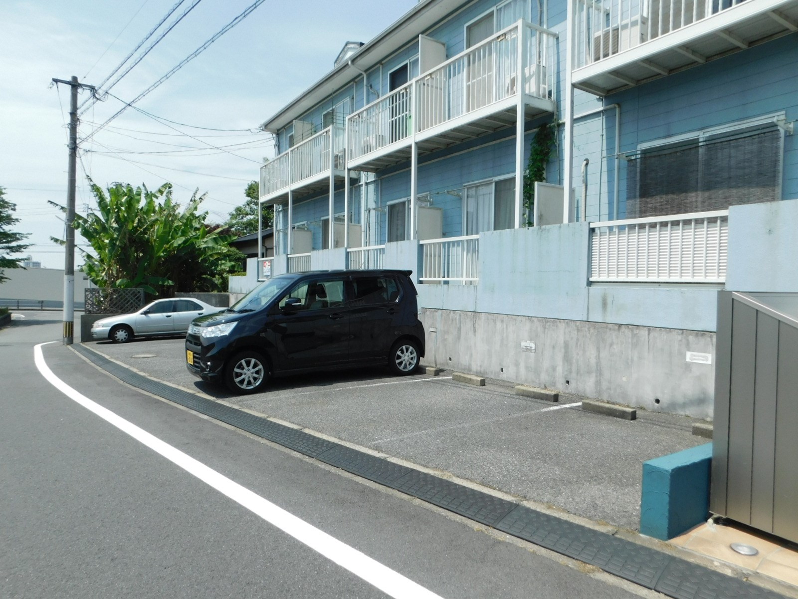 アヴィニール石田 駐車場