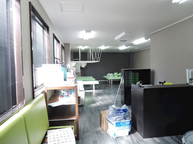 下富野五丁目20番店舗 中の家具類は撤去いたします。