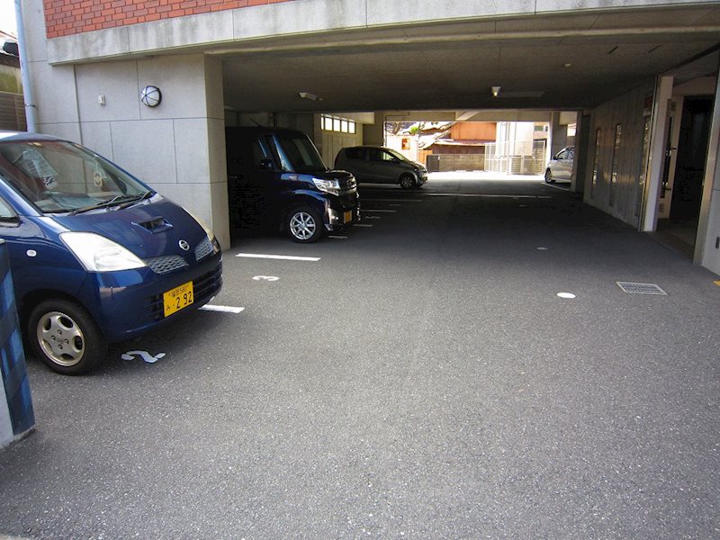 オリオンビル 駐車場