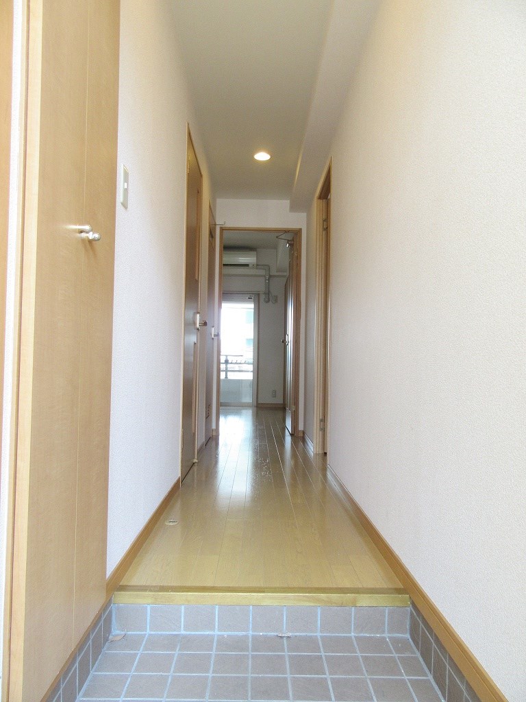 ニューシティアパートメンツ南小倉I 玄関