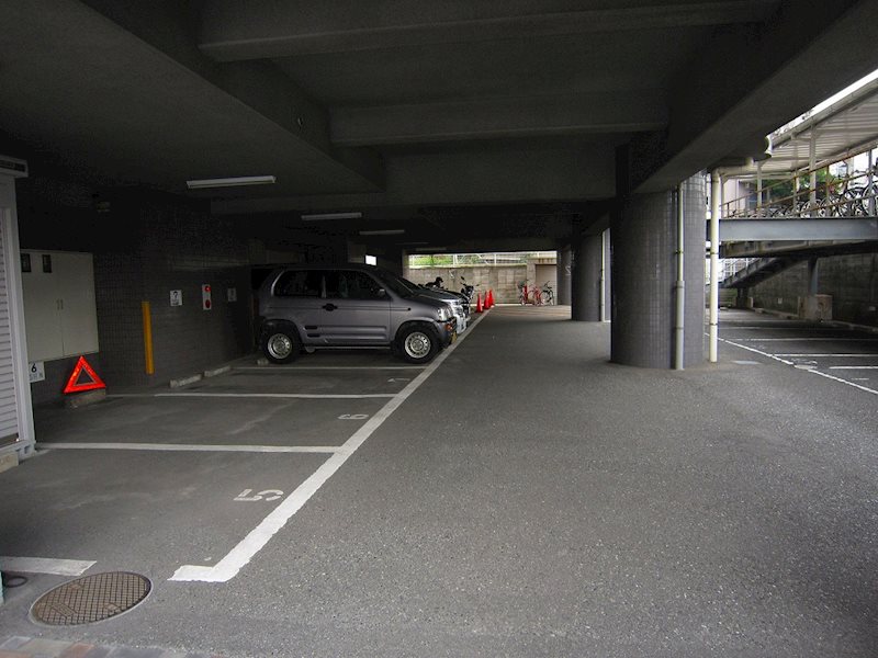 ニューサンリバー7番館 駐車場