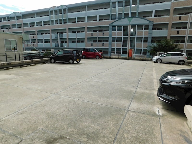 ジュネス壱番館  駐車場