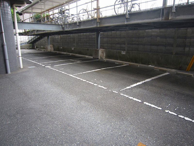 ニューサンリバー7番館 駐車場
