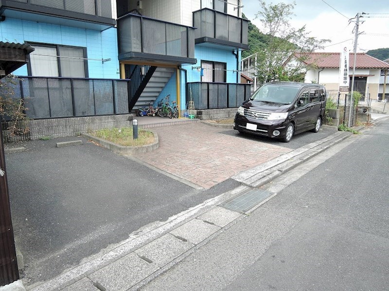 メゾンエムロード　E棟 駐車場