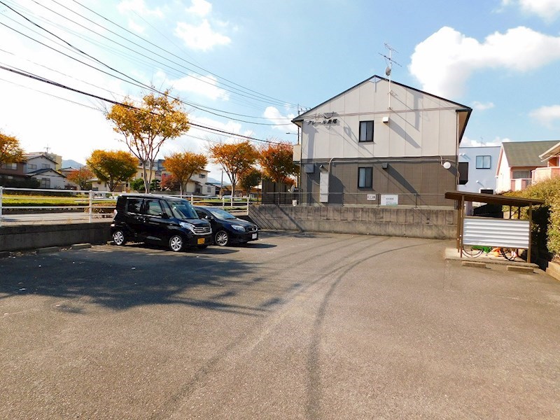 クレール長尾 駐車場