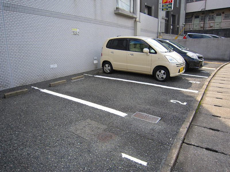 リファレンス葉山 駐車場