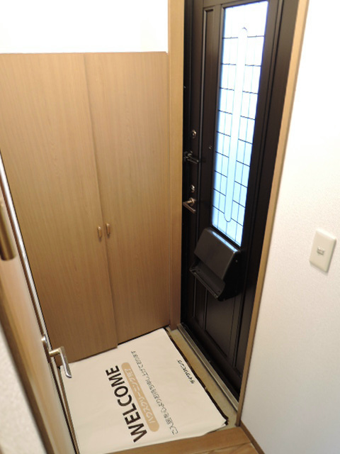 フローラ湯川B棟 玄関