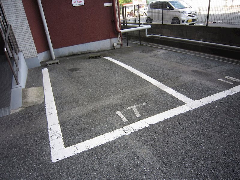 サンライフ三萩野B棟 駐車場