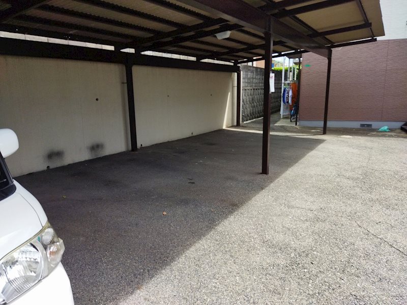 カーサ湯川 駐車場