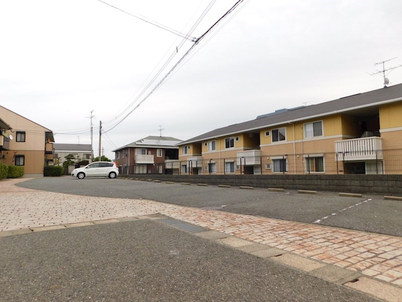 サンアベニュー葛原　B棟 駐車場