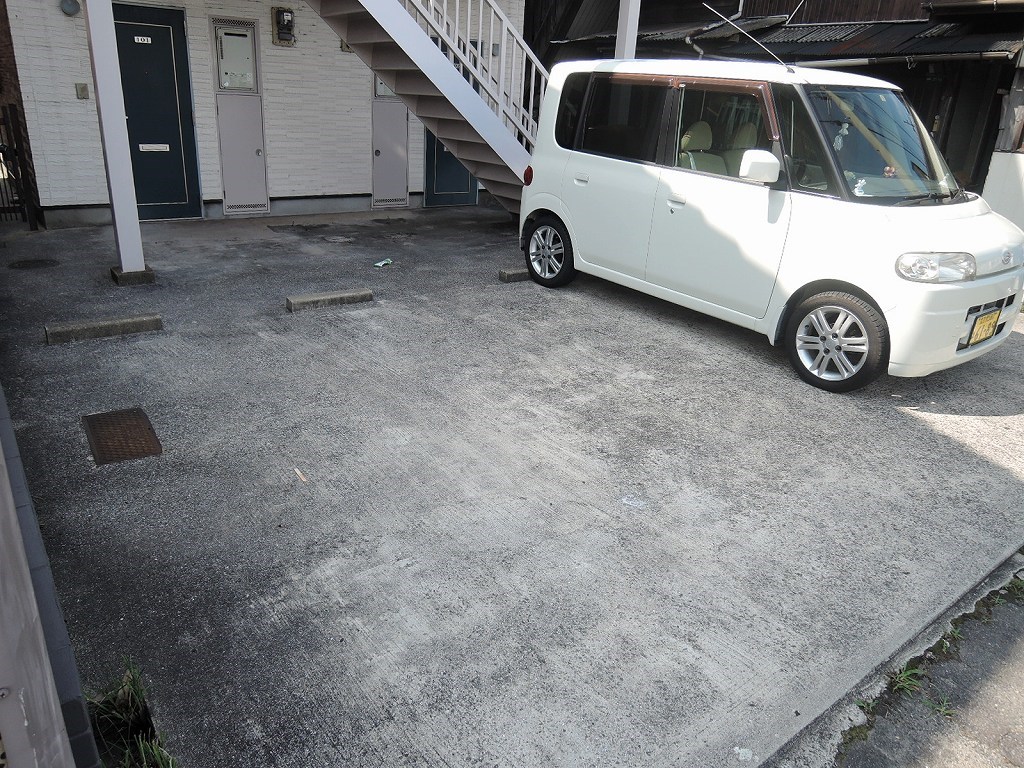リバーライフ板櫃 駐車場