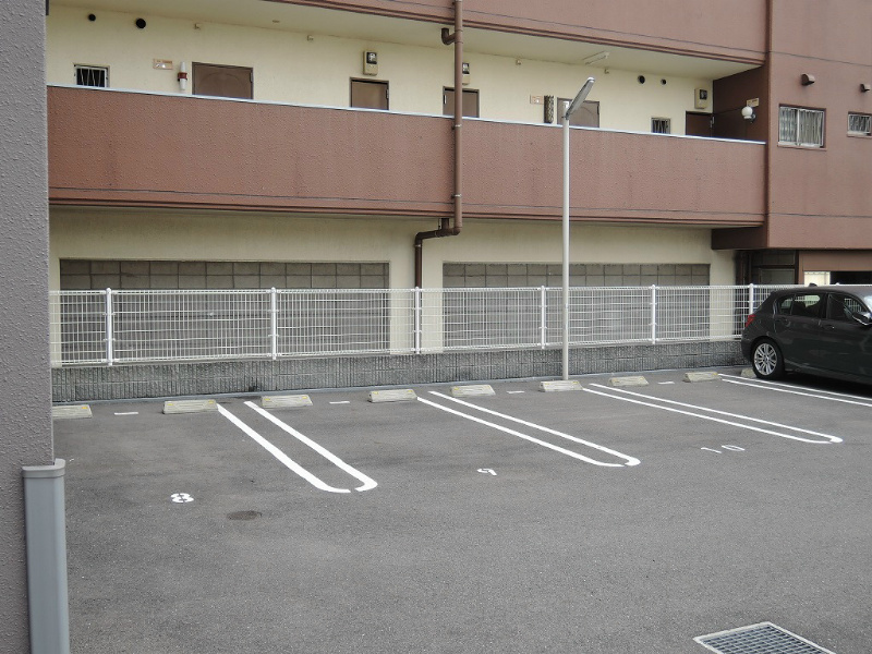 レジェンド砂津 駐車場