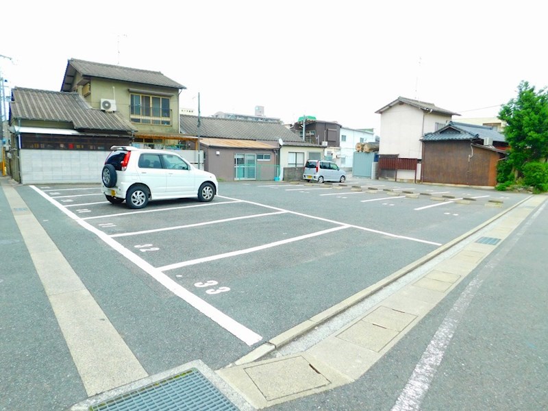 第二白石ビル 駐車場