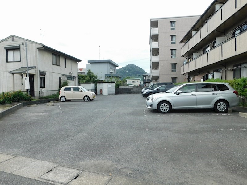 グランドゥール田中 駐車場