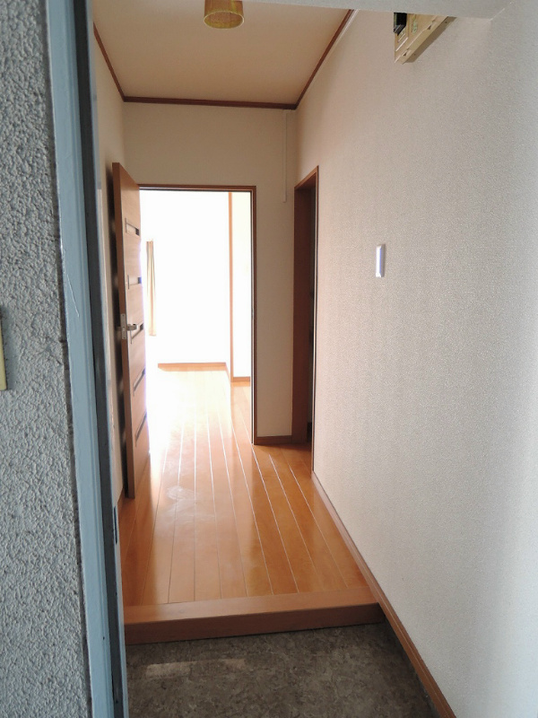 渡辺興産ビル 玄関