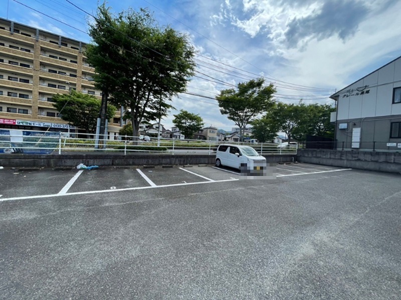 クレール長尾 駐車場