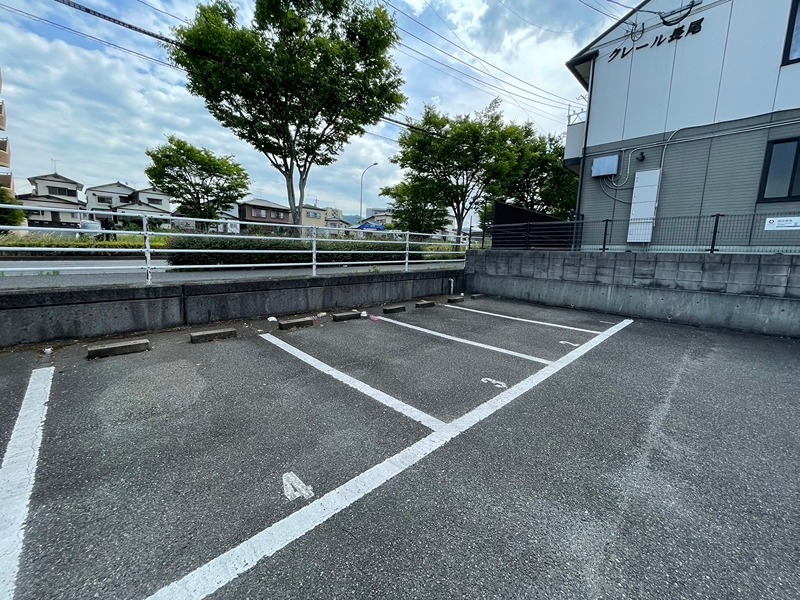 クレール長尾 駐車場