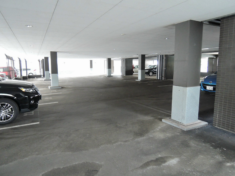 フェルト127 屋内駐車場
