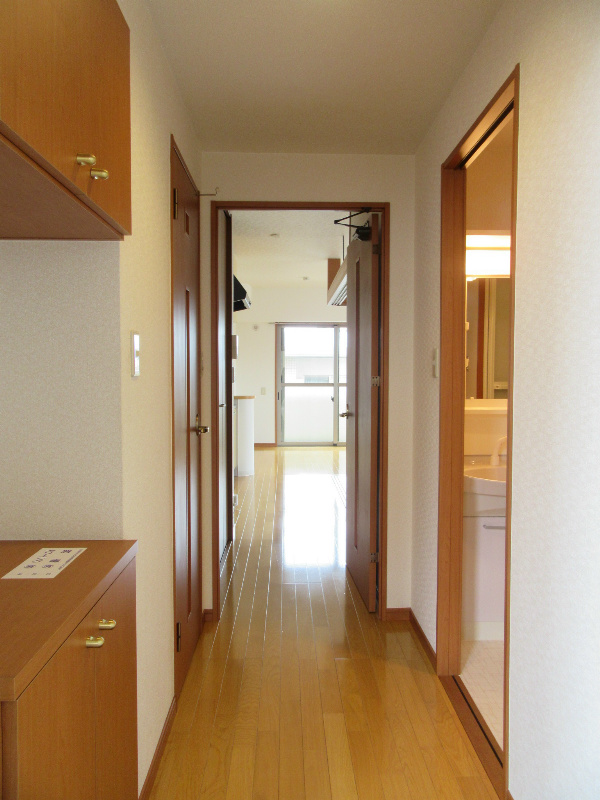 アクシス中井 玄関