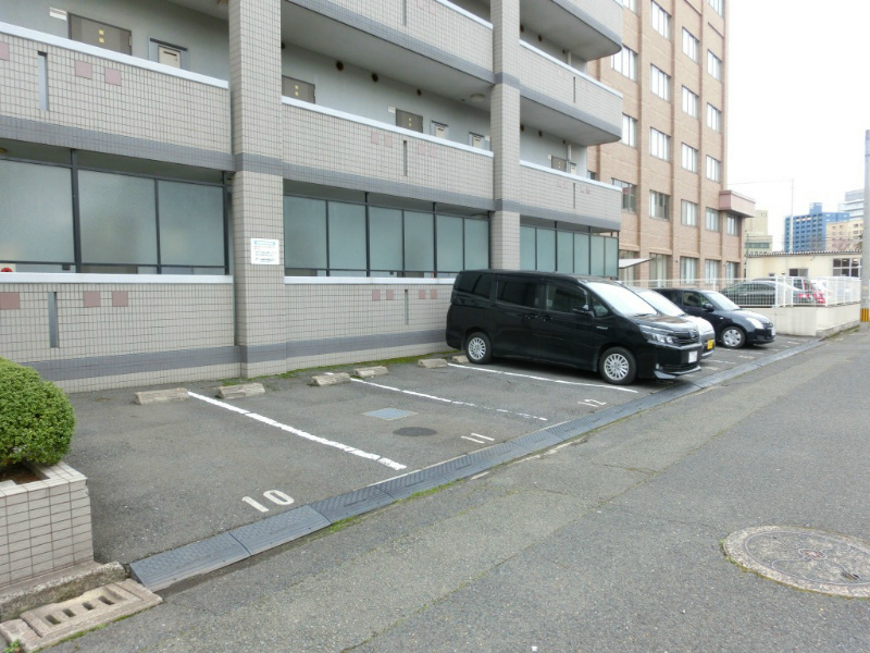 サンメゾン清水  駐車場